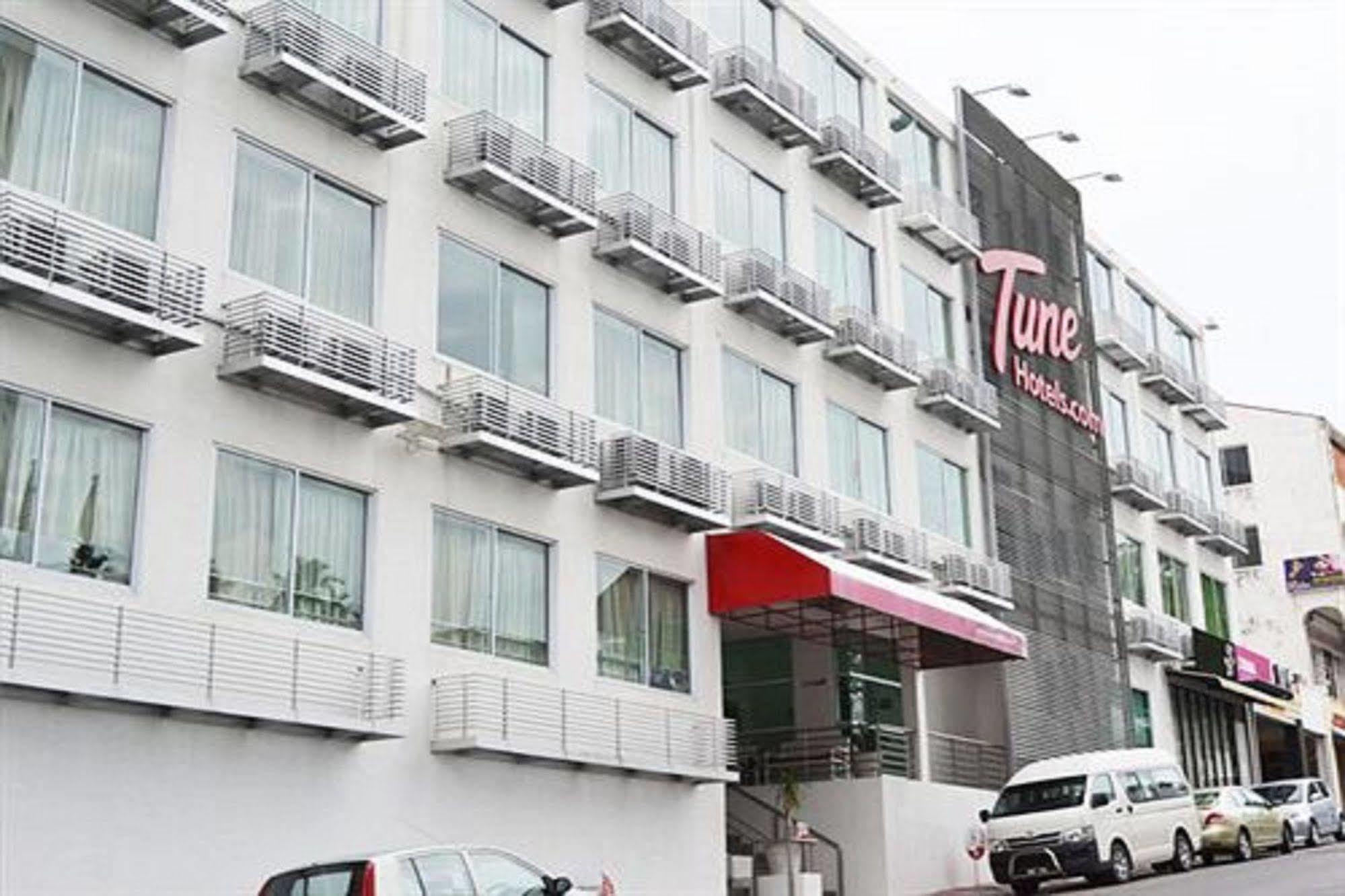 Tune Hotel - Waterfront Kuching Exterior foto
