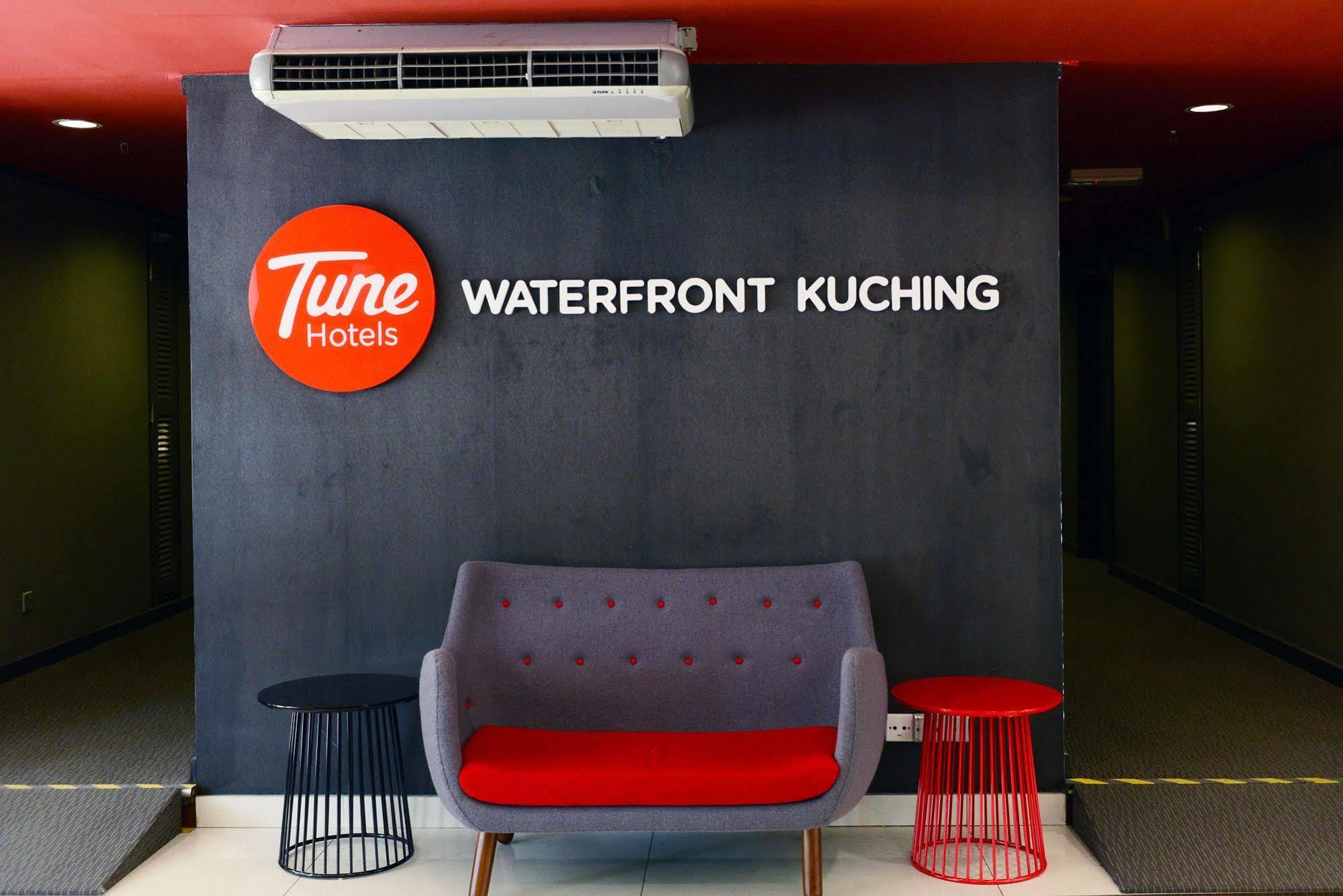 Tune Hotel - Waterfront Kuching Exterior foto