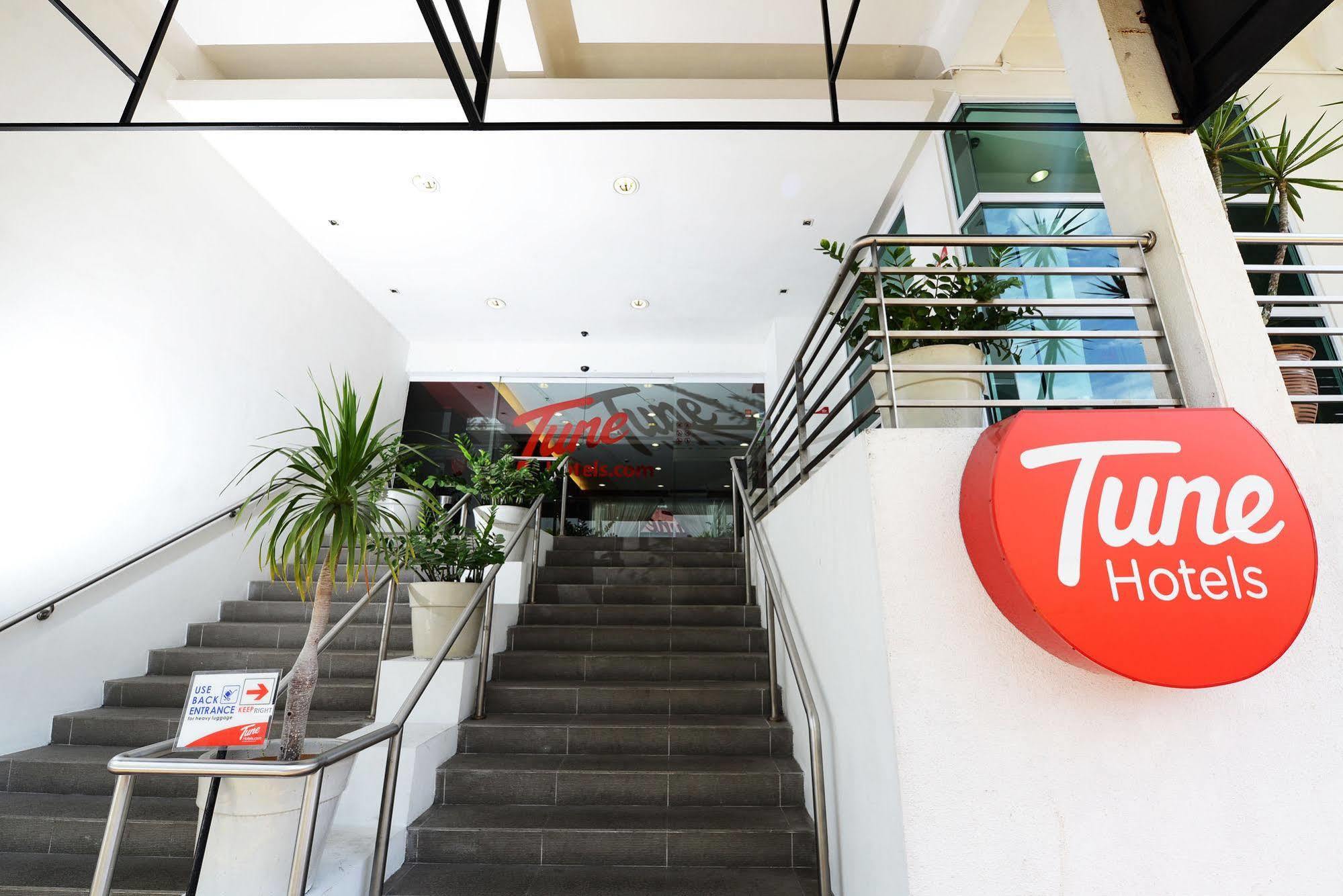 Tune Hotel - Waterfront Kuching Exterior foto