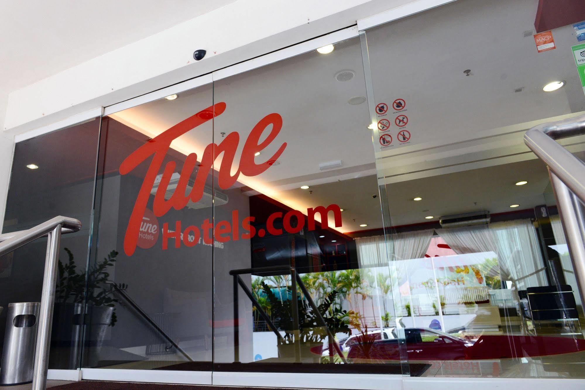 Tune Hotel - Waterfront Kuching Exterior foto