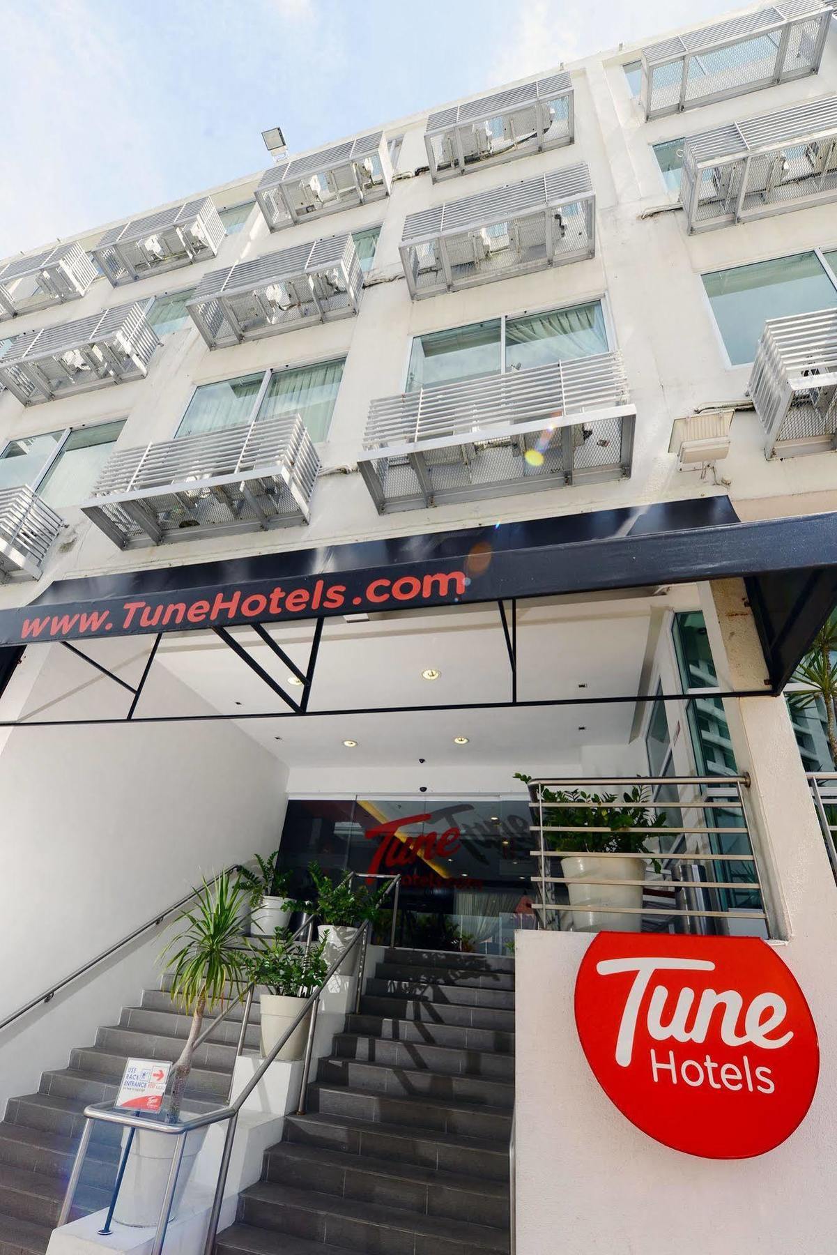 Tune Hotel - Waterfront Kuching Exterior foto